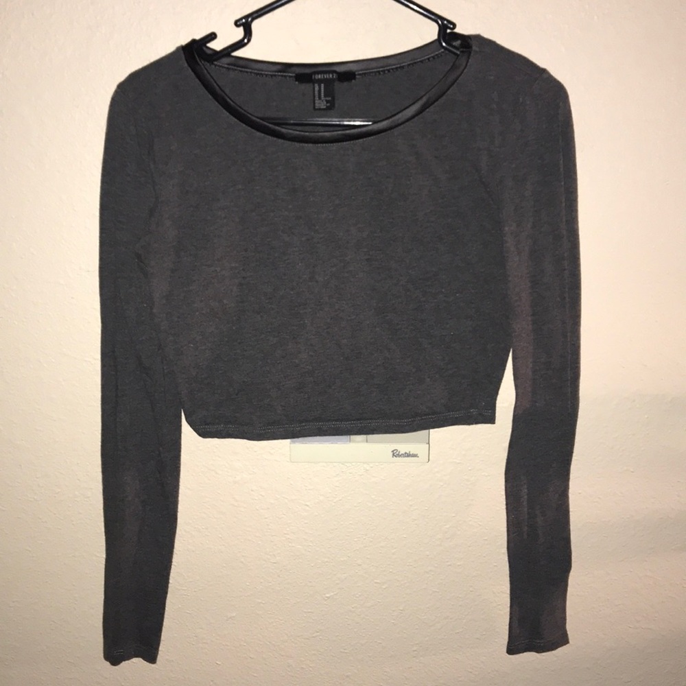 Long sleeve grey crop top